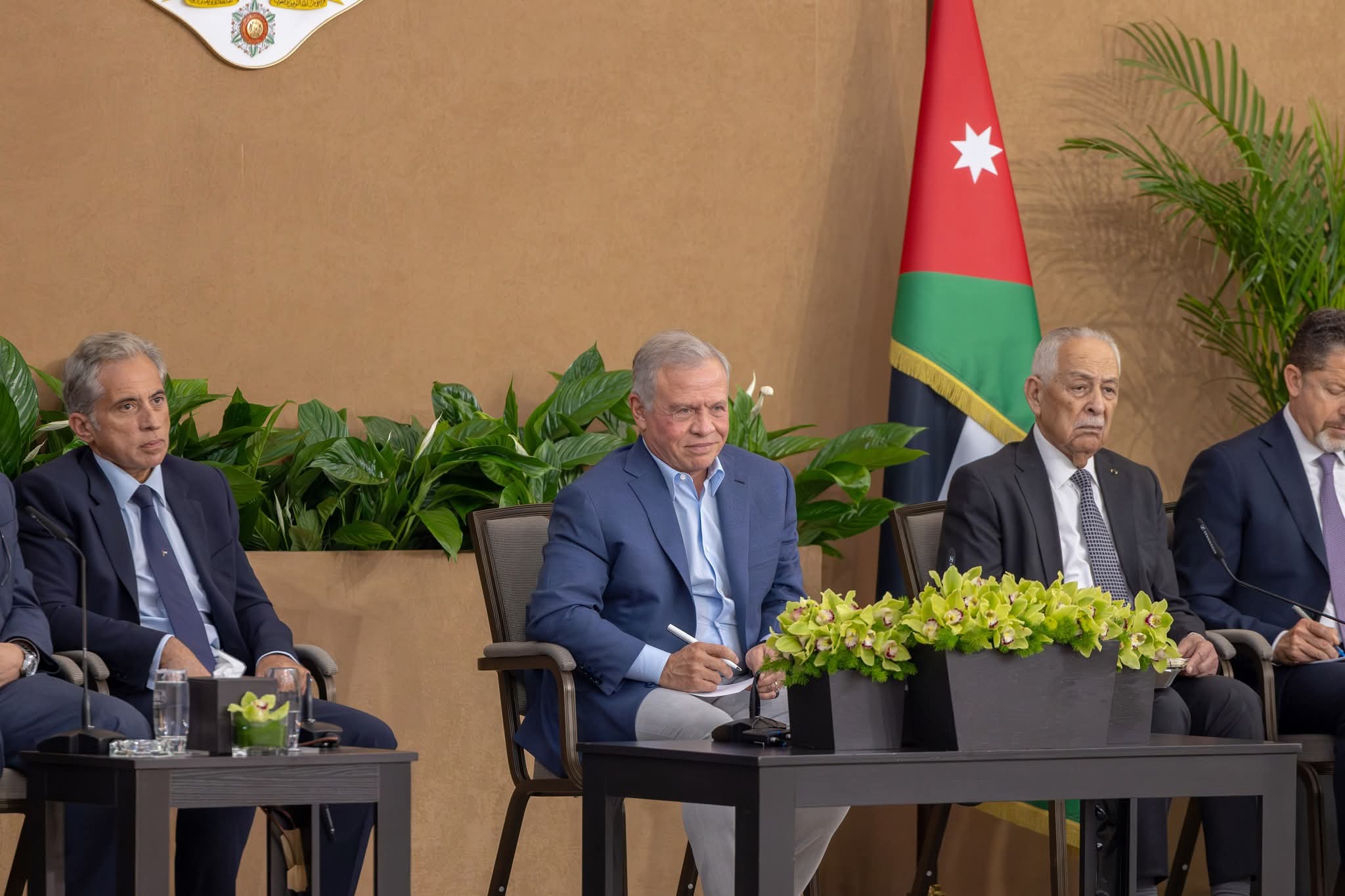 الملك يزور الزرقاء ويطلع على مشروع المدينة الصناعية