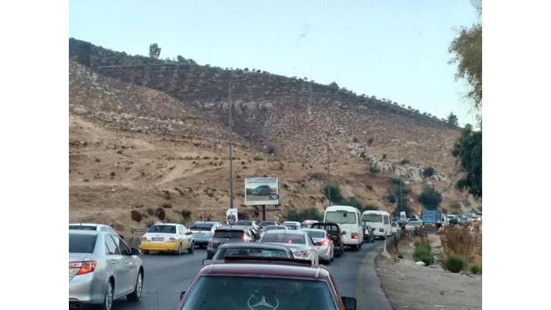 3 حوادث سير تتسبب بأزمة مرورية خانقة في طلوع سلحوب باتجاه عمان