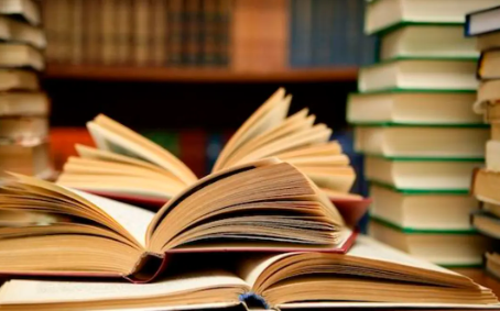 ما هي توصياتكم بشأن القراءة والكتب التي تنفعني؟