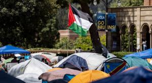 الشرطة تحذر ..  وطلبة جامعة كاليفورنيا يرفضون فض الاعتصام الداعم لفلسطين