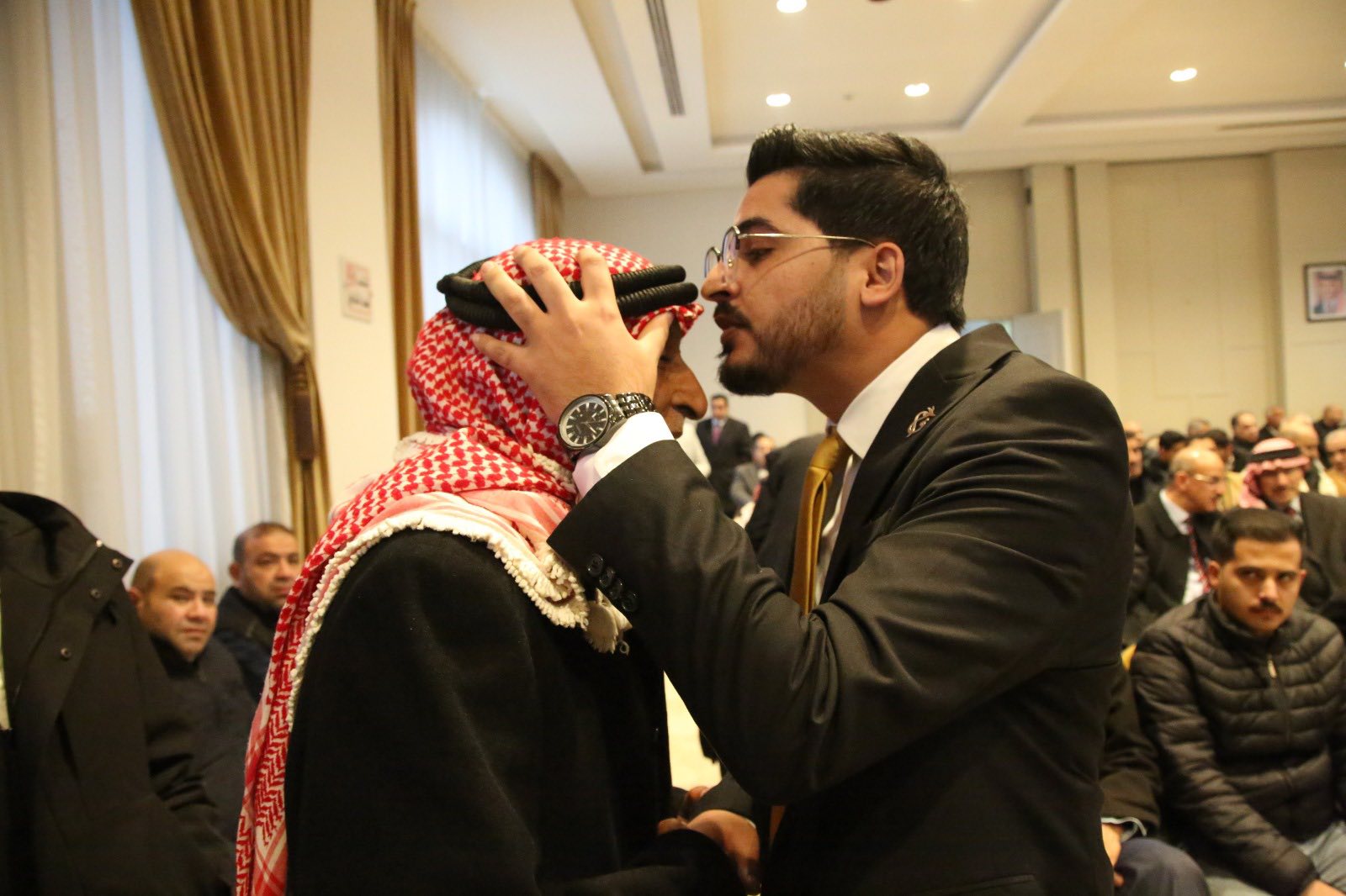 العدوان والنسور نسايب ..  شنيكات طلب والبشير أعطى 