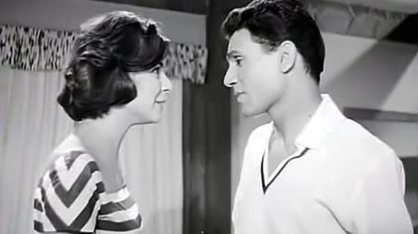 بالصور ..  "زواج" عبد الحليم حافظ وسعاد حسني يصل القضاء