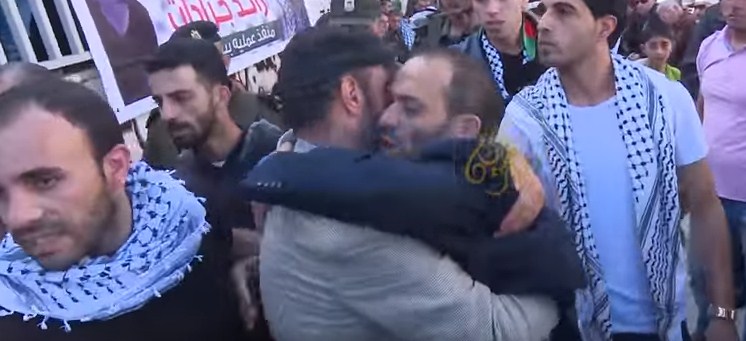 بالفيديو .. عائلة الشهيد "رائد" تطلب يد الشهيدة "دانيا" في الجنة