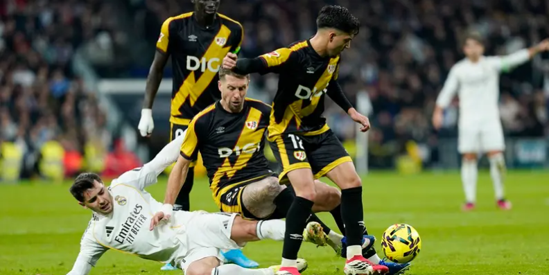 "نستحم بمياه باردة" ..  لاعبو فريق بالدوري الإسباني يهاجمون ناديهم