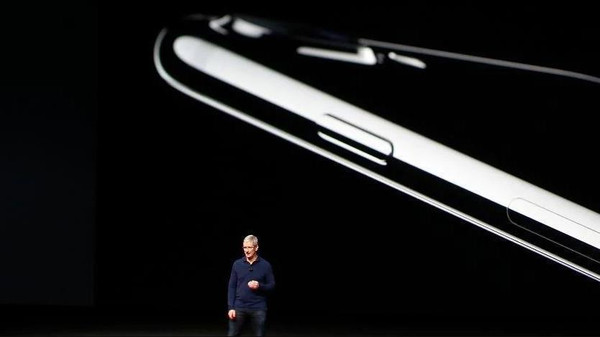 مفاجأة ..  هاتف "أبل" الجديد لن يكون "آيفون 8" !