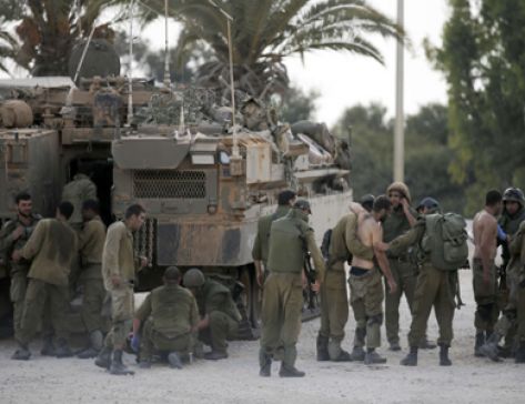 الجيش الصهيوني يسرح جنودا رفضوا ركوب ناقلة جند قديمة لاجتياح غزة