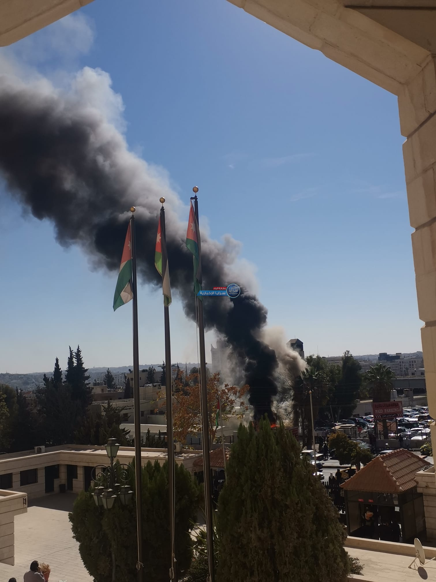 بالفيديو و الصور  ..  حريق بالقرب من محكمة قصر العدل في عمان