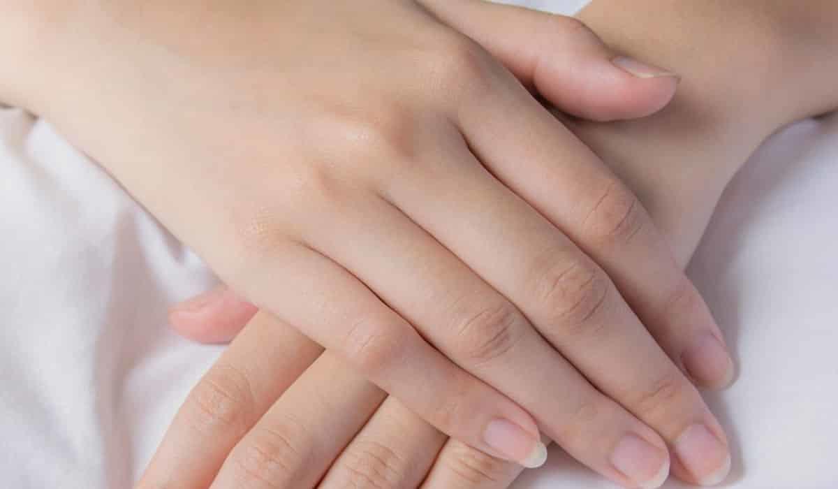 ما سبب اسمرار الأيدي؟