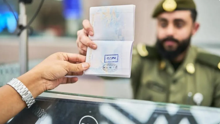 الجوازات السعودية تتيح تصاريح دخول مكة إلكترونيًا للمقيمين خلال حج 1447