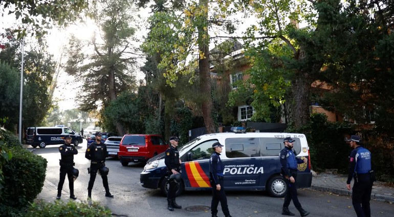 عصابة "رجل المُنتصف" ..  السلطات الإسبانية توقف 30 مغربيا وتطارد آخرين
