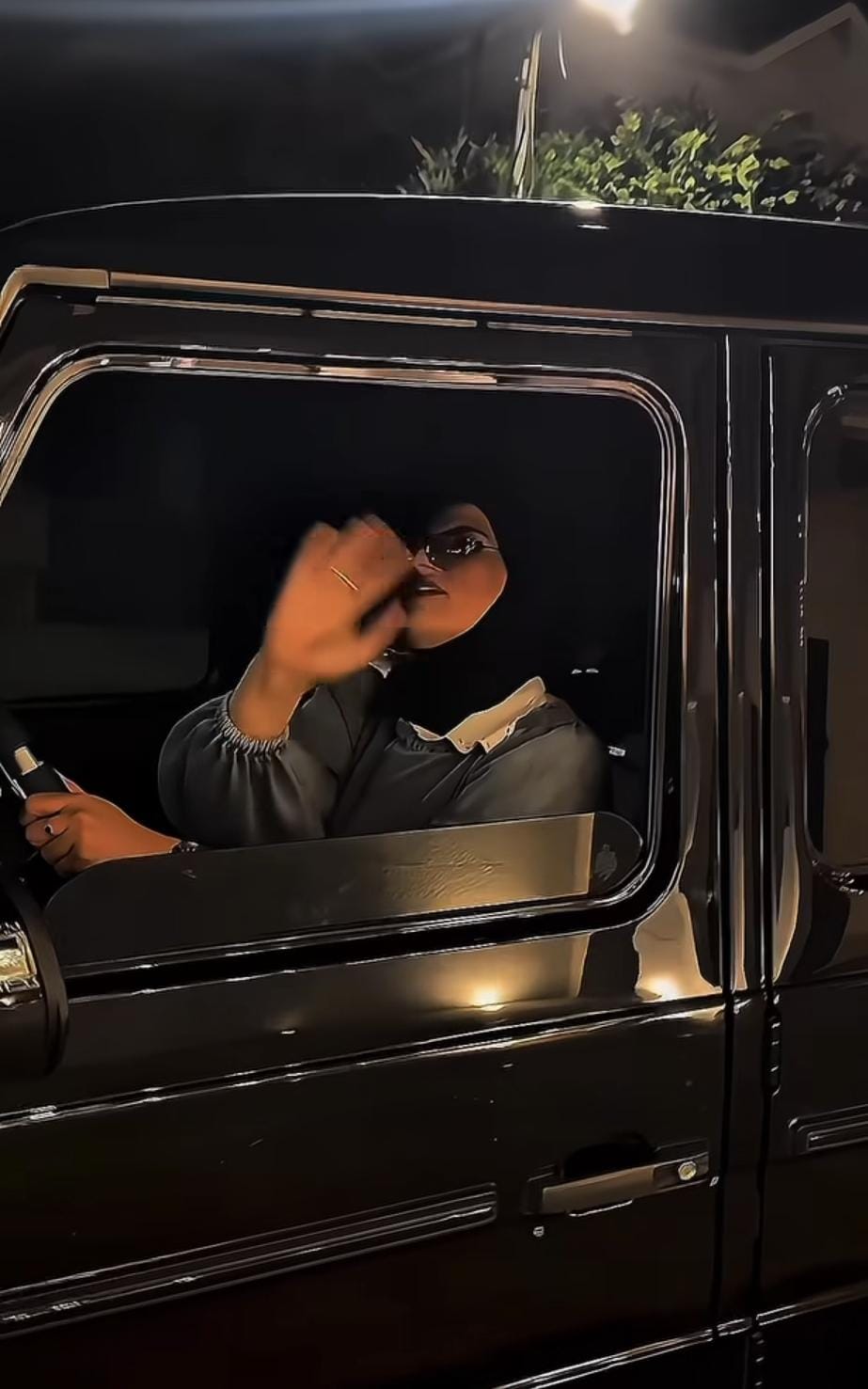 بالفيديو ..  جدل عبر منصات التواصل في الأردن بعد شراء مواطنة معروفة باسم "أم نمر" لمركبة "جي كلاس"