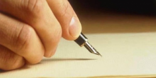 مقيم سعودي يحصل على لقب أجمل توقيع في العالم .. صورة