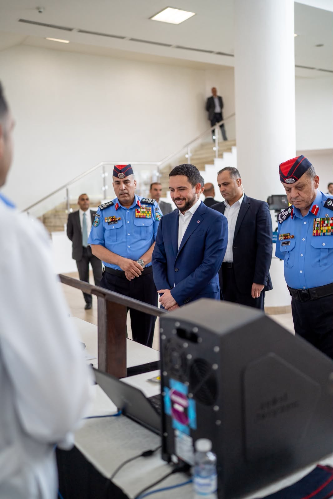 ولي العهد يزور إدارة المختبرات والأدلة الجرمية التابعة لمديرية الأمن العام