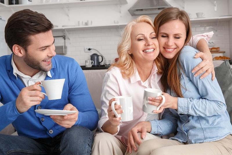 كيف أتصرف مع أهل زوجي لأكسب محبتهم ؟
