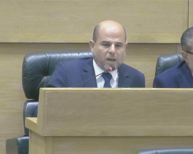محمد عكور يؤدي اليمين الدستورية خلفا للنائب الراحل الخصاونة