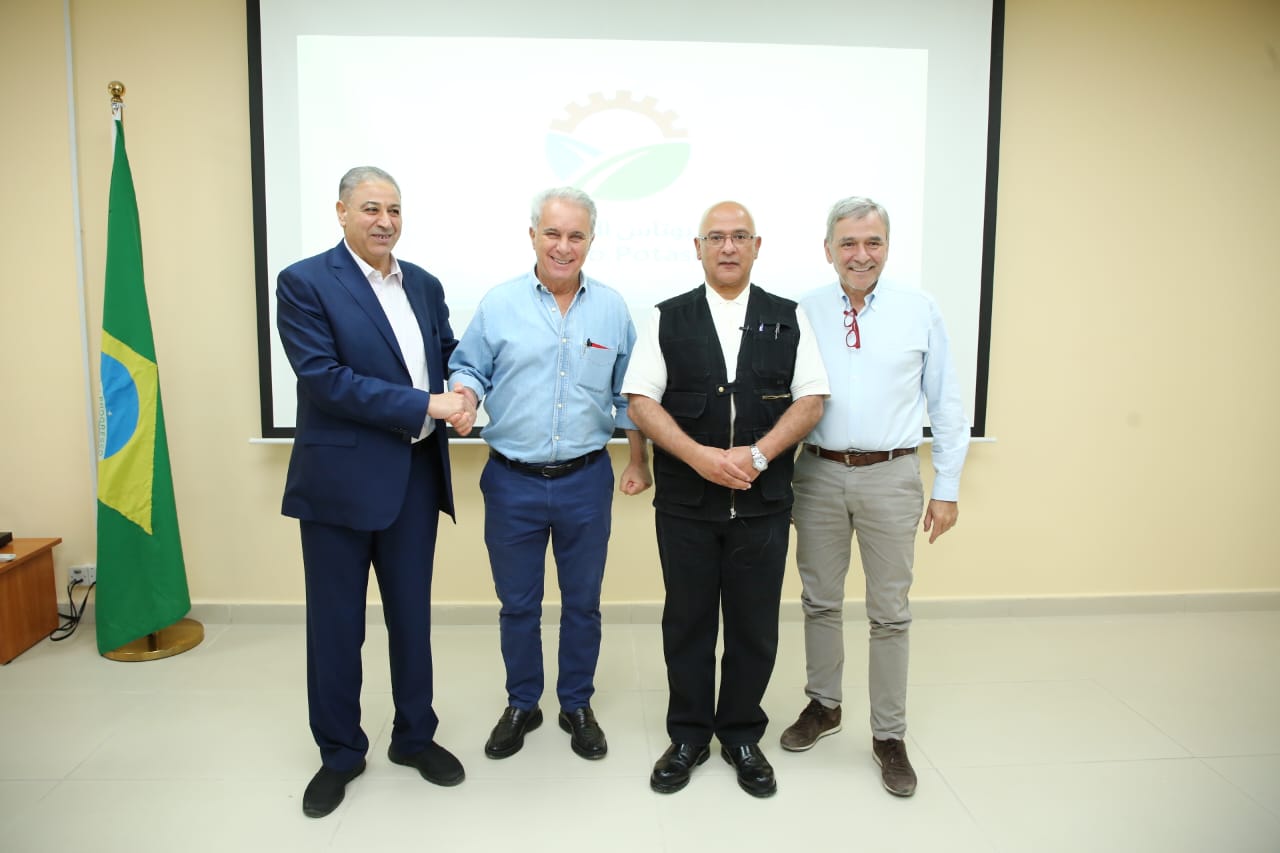 وزير الزراعة البرازيلي يزور مصانع " البوتاس العربية" ويبحث سبل تعزيز إمداد بلاده بالأسمدة المرتبطة بالأنشطة الزراعية