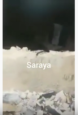بالفيديو ..  حرق منزل 3 اشخاص وهدمه بعد أن قاموا باختطاف طفل في مخيم اربد