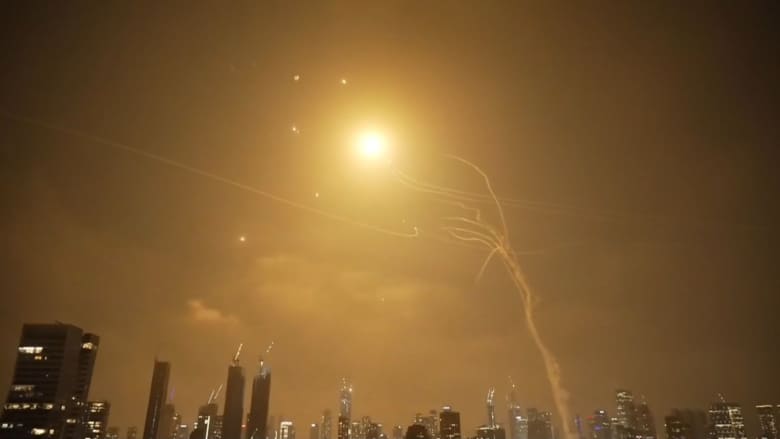 إعلام عبري: 3 قتلى ونحو 100 مصاب جراء الضربات الإيرانية على "إسرائيل"