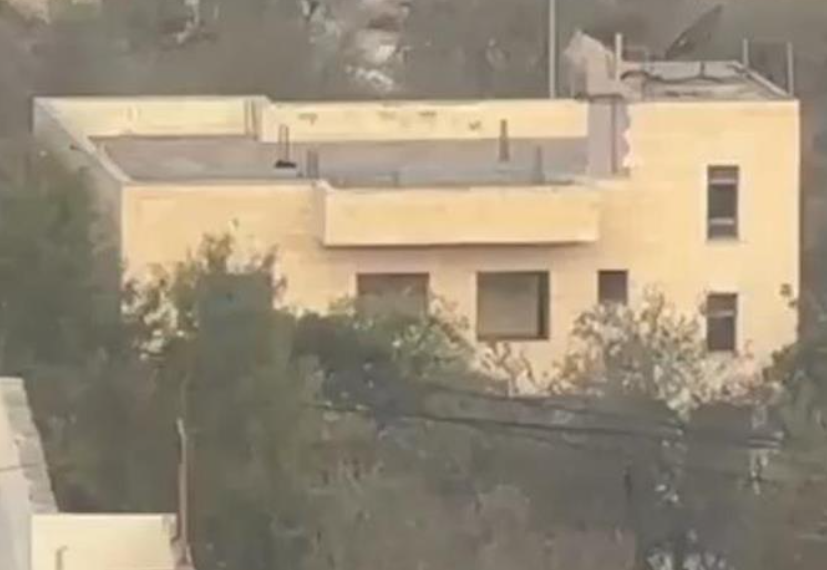 فيديو - لحظة تفجير الاحتلال منزل القيادي في حماس صالح العاروري