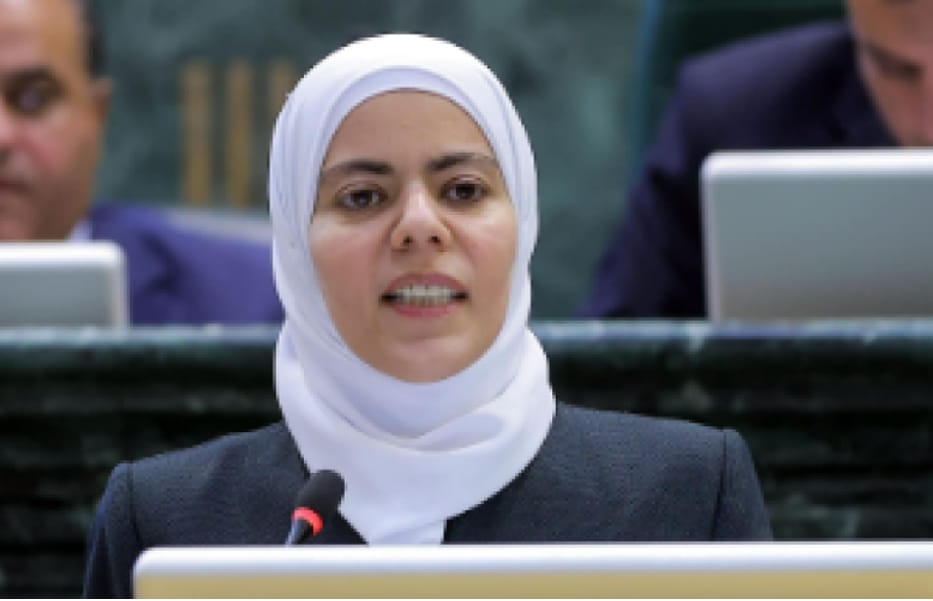 النائب أبو غوش تطالب بمنع عرض فيلم بمشاركة مجندة إسرائيلية