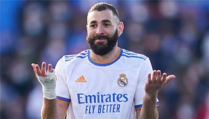 الكشف عن موقف بنزيما من العرض السعودي