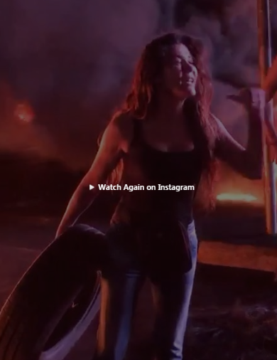 بالفيديو ..  الممثلة اللبنانية نادين الراسي تحرق الاطارات وتصرخ: أنا جوعانة ومديونة