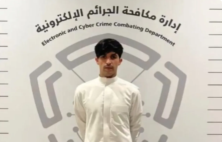الداخلية الكويتية تضبط شخصاً تسبب بحادث خلال تصويره تعامل الدفاعات الجوية الكويتية مع صواريخ