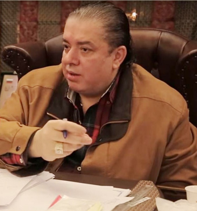 مصدر يكشف لسرايا كيف تمكن عوني مطيع من الحصول على تراخيص لتشغيل آلات تصنيع الدخان  ..  تفاصيل