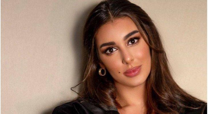 ياسمين صبري تقاطع زفاف شقيقها ووالدها يرد