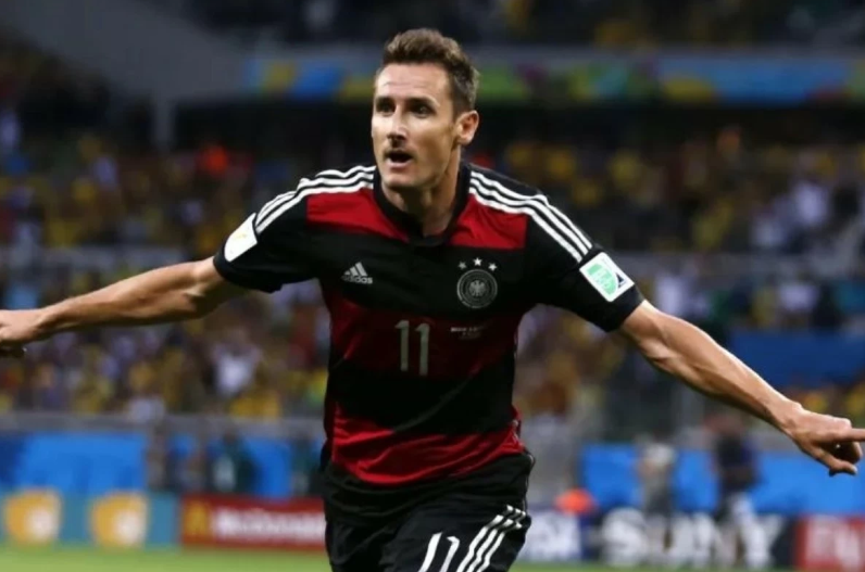 من هو أكثر من سجل في بطولات كأس العالم عبر التاريخ