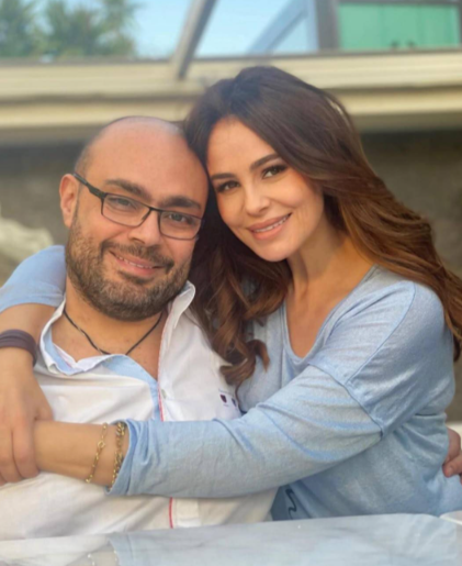 بالفيديو ..  ابنة زوج كارول سماحة تعلق على عودتها للمسرح بعد وفاة والدها  