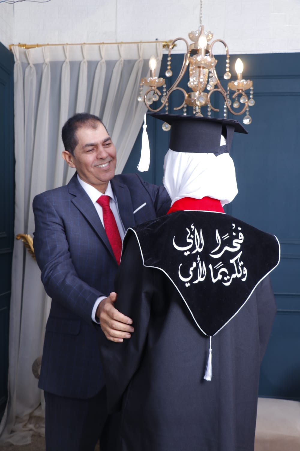  المهندسة اسماء المحارمة تناقش مشروع تخرجها 