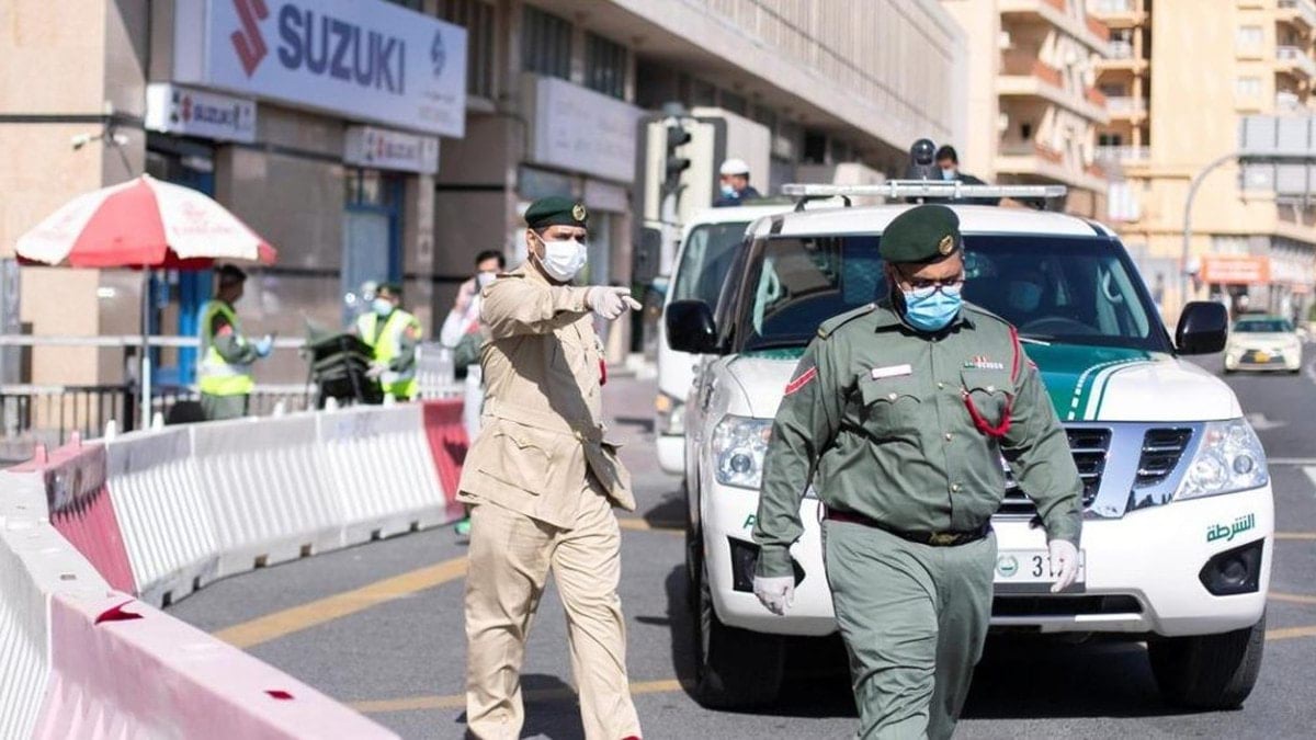 في أقل من 24 ساعة بعد هروبه من مكان الحادث ..  ضبط أوروبي دهس عربيًا وتسبب بوفاته في دبي