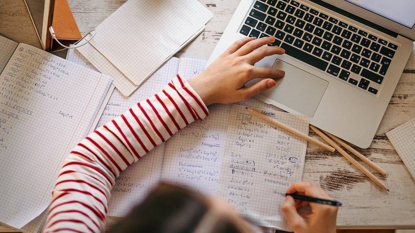 دخلت تخصص الهندسة دون رغبة وأود ترك الدراسة، فما نصيحتكم لي؟