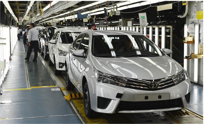 تويوتا توقف إنتاج سياراتها في اليابان