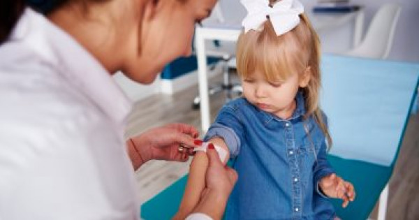 ماذا يحدث لصحة طفلك عند تأخر تناوله التطعيمات الأساسية ؟