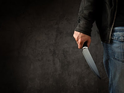 تفسير حلم رؤية طعن شخص بالسكين في المنام لابن سيرين