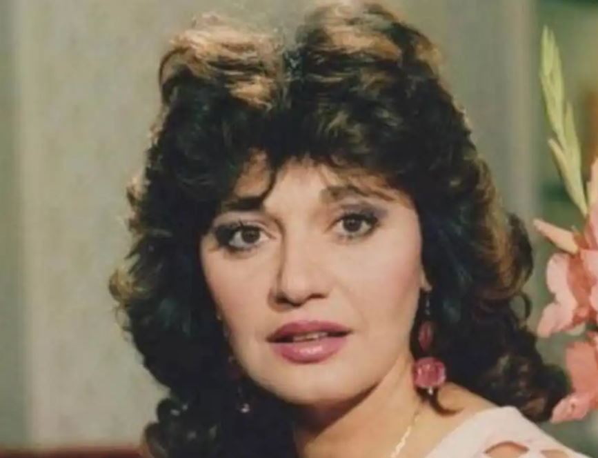 ابنة مديحة كامل تكشف أسرار اعتزال والدتها وحقيقة خلافها مع نبيلة عبيد 