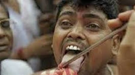 للتوقف عن اهانة زوجته ..  قطع لسانه