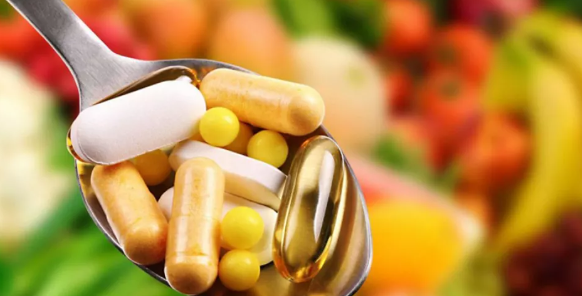 مكملات غذائية شائعة قد تضر الدماغ بدلًا من حمايته