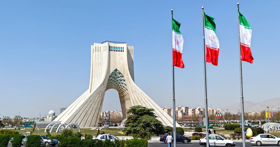 إيران تتمسك بشروطها السبعة وسط أنباء عن احتمال تجدد الضربات