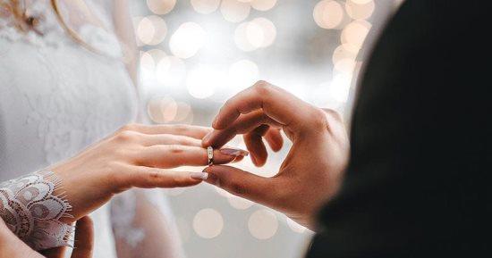 هل هناك مُدة معينة لزواج الرجل بعد وفاة زوجته؟ .. شيخ سعودي يجيب 