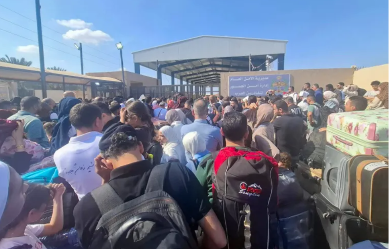أبو طير: "إسرائيل" وراء اختناق جسر الملك حسين ..  والأردن يفتح ملفات السوق السوداء والاستغلال