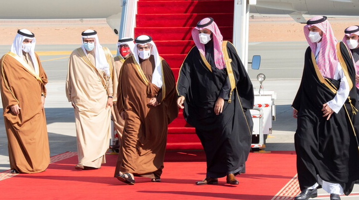 ولي عهد البحرين يشكر السعودية على "تعزيز مسيرة التعاون الخليجي"