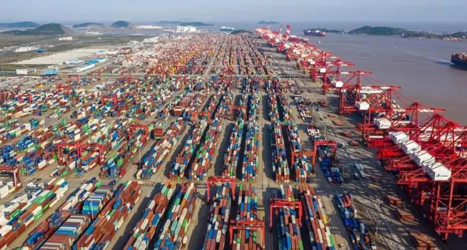 نمو الاقتصاد الصيني يتجاوز التوقعات إلى 4.5% في الربع الثالث