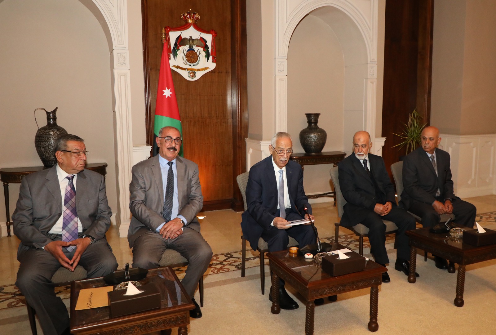بالصور ..  العيسوي يلتقي وفدا من عشيرة الطوالبة