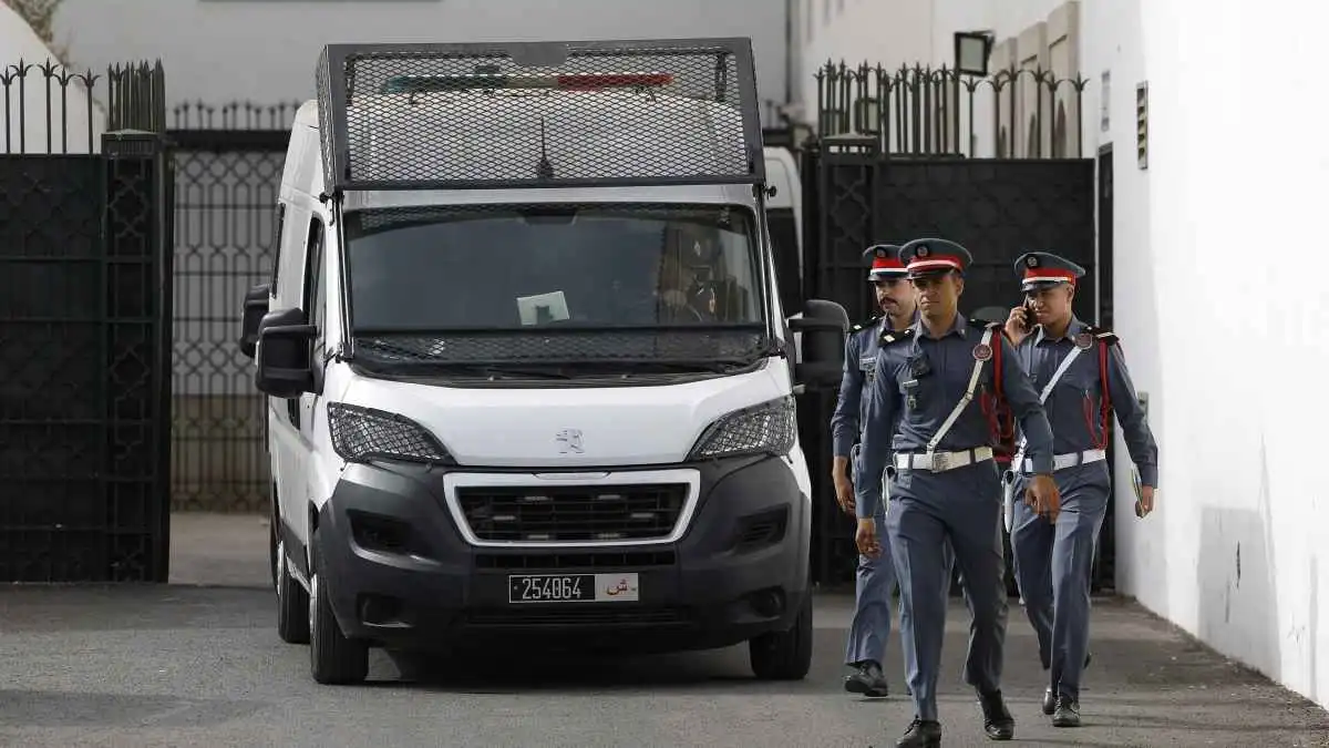 أصفاد ومسدس بلاستيكي ..  ضبط منتحل صفة أمنية في المغرب 