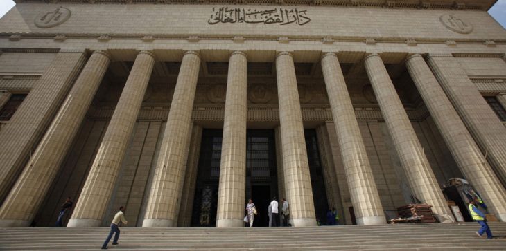 مصري يمنع ابنه من تعاطي المخدرات بطريقة بشعة