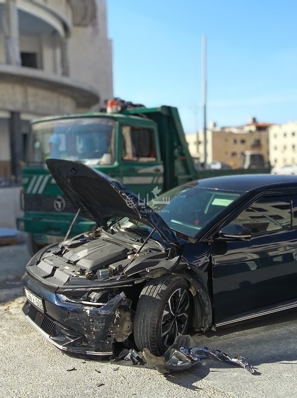 حادث سير في منطقة خلدا دون تسجيل إصابات  ..  صور 