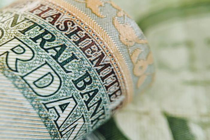 طلب قوي على الدينار بسوق الصرافة